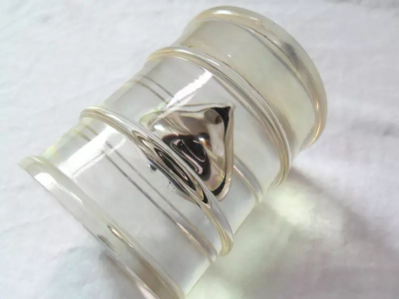 Decorative Features and Application Scenarios of Crystal Glue
